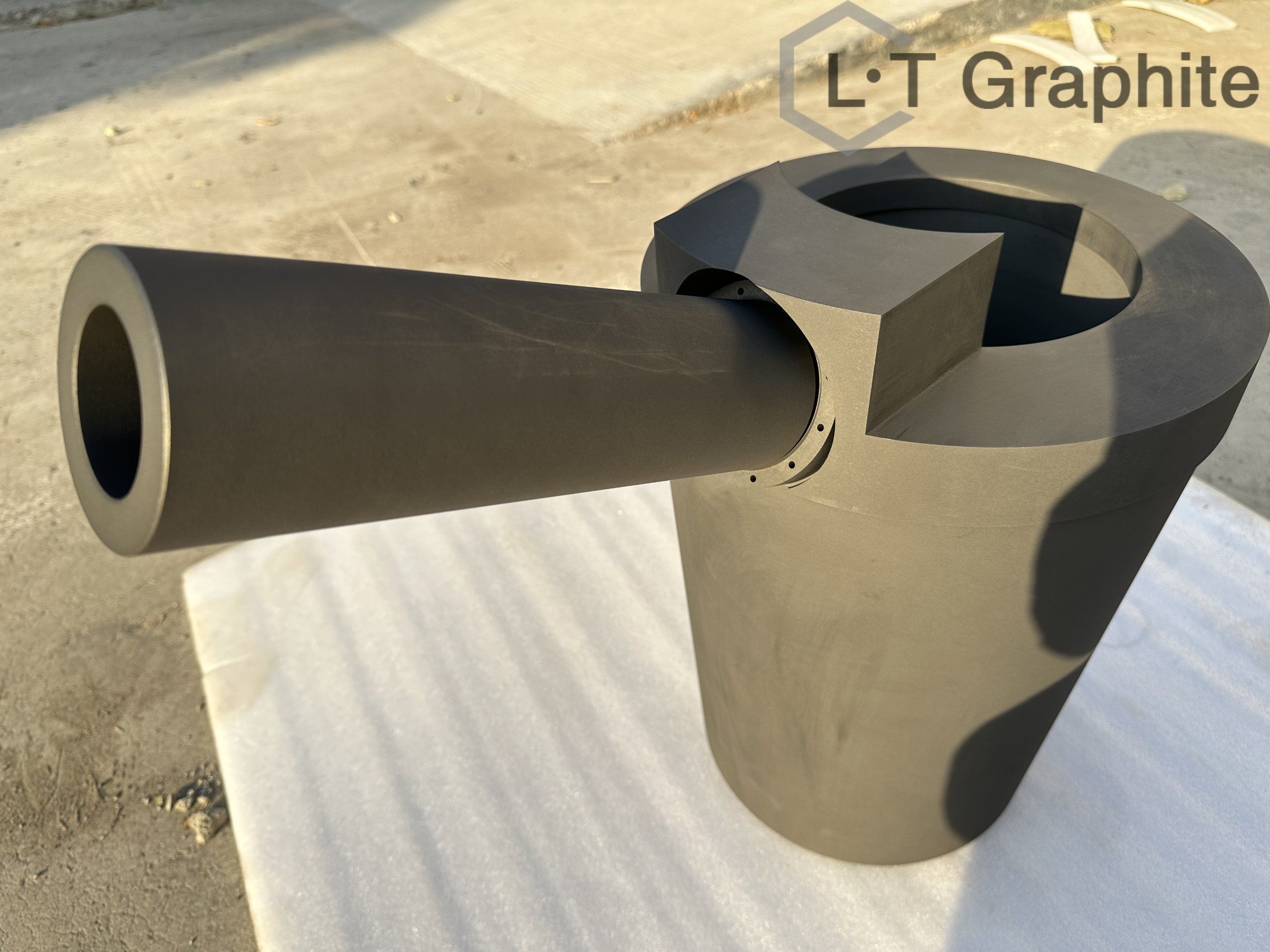 Cuatomized-Platinum-Smelting-Use-High-Purity-Graphite-Crucible (4).jpg